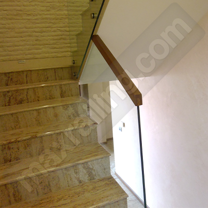 Парапети за стълби